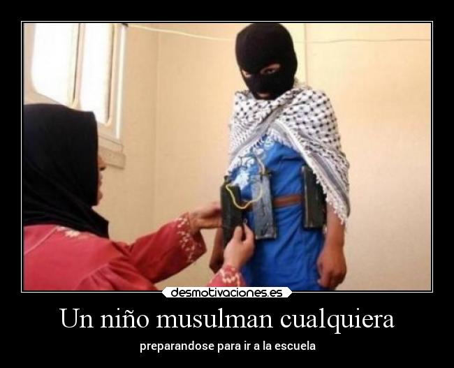 Un niño musulman cualquiera - preparandose para ir a la escuela