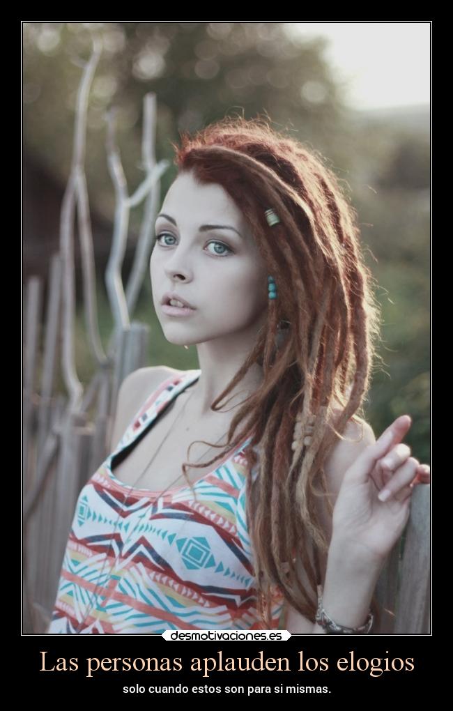 Las personas aplauden los elogios -