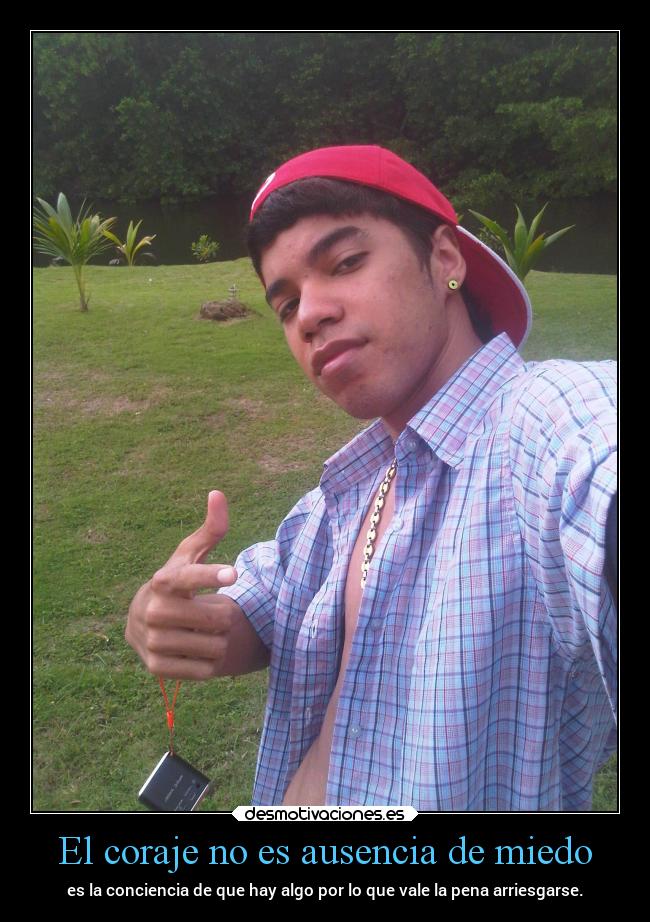 El coraje no es ausencia de miedo - es la conciencia de que hay algo por lo que vale la pena arriesgarse.