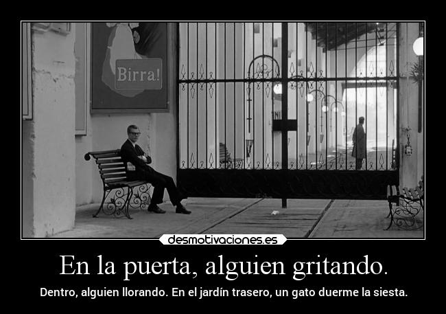 En la puerta, alguien gritando. -