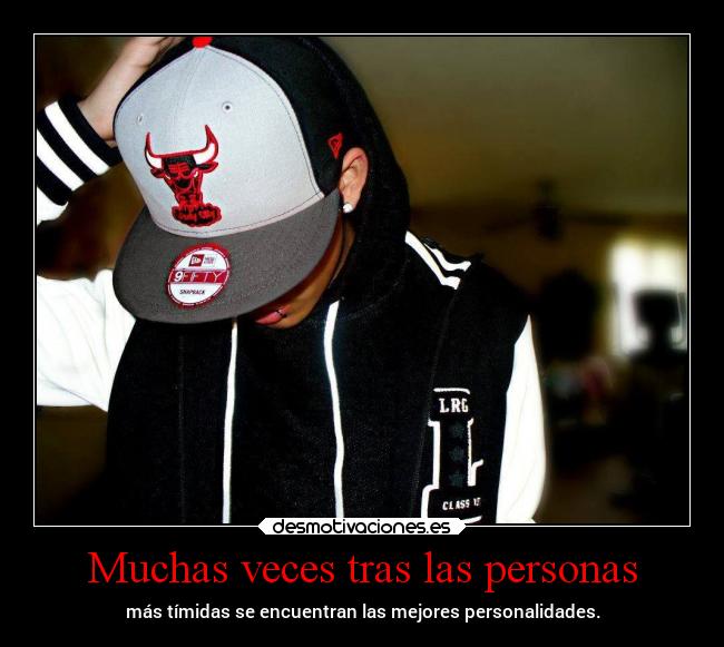 Muchas veces tras las personas - 