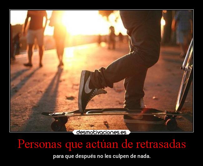 Personas que actúan de retrasadas -