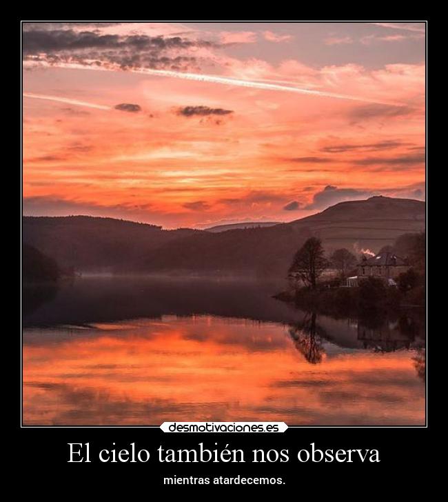 El cielo también nos observa - mientras atardecemos.