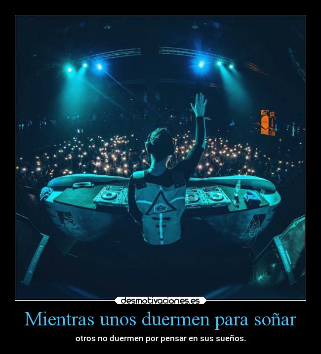 Mientras unos duermen para soñar - otros no duermen por pensar en sus sueños.