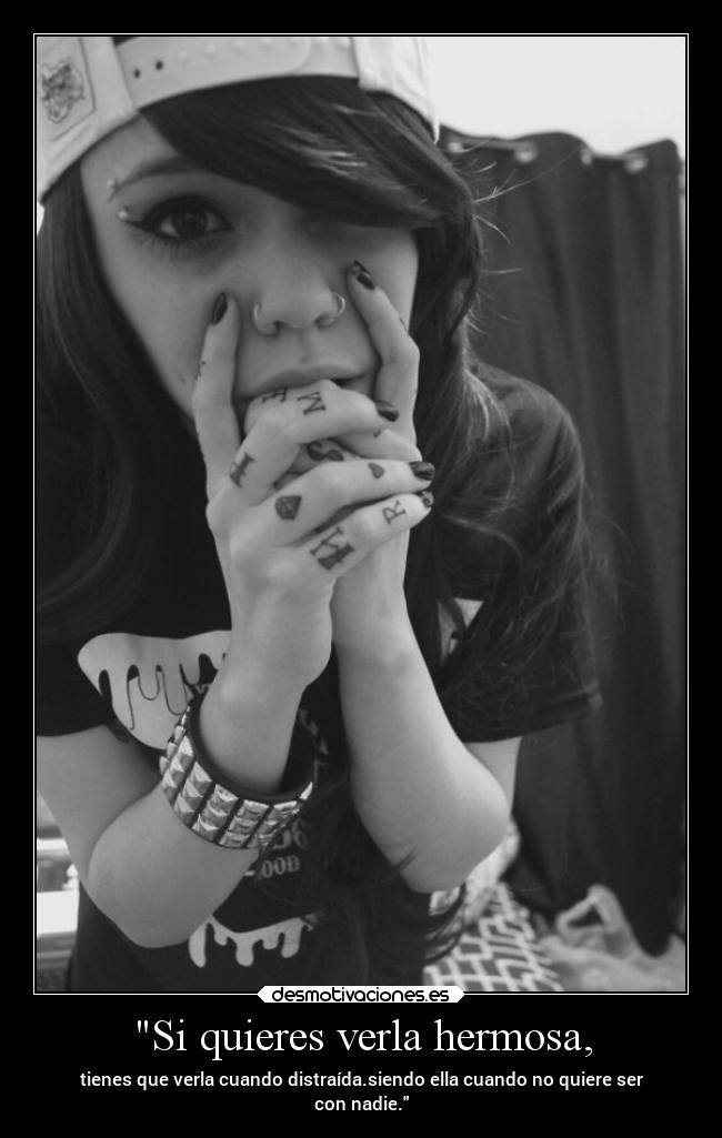 Si quieres verla hermosa, - tienes que verla cuando distraída.siendo ella cuando no quiere ser
con nadie.