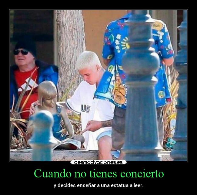 Cuando no tienes concierto - y decides enseñar a una estatua a leer.