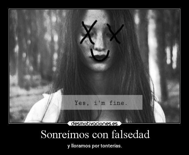 Sonreímos con falsedad -
