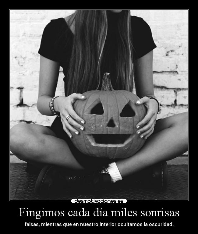 carteles sonrisa falsa ocultar oscuridad cadadia desmohalloween desmofrases desmotivaciones