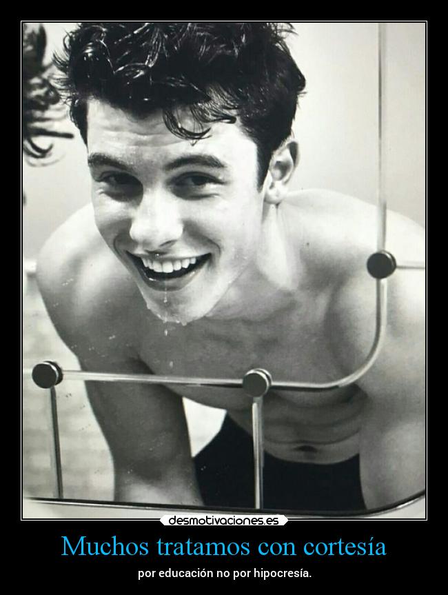 Muchos tratamos con cortesía - por educación no por hipocresía.