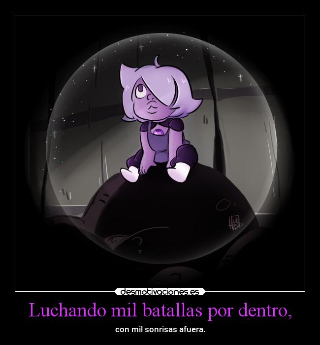 Luchando mil batallas por dentro, - con mil sonrisas afuera.