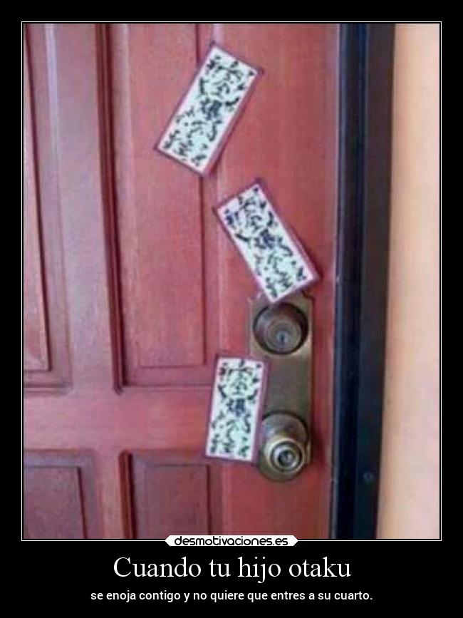 Cuando tu hijo otaku - se enoja contigo y no quiere que entres a su cuarto.