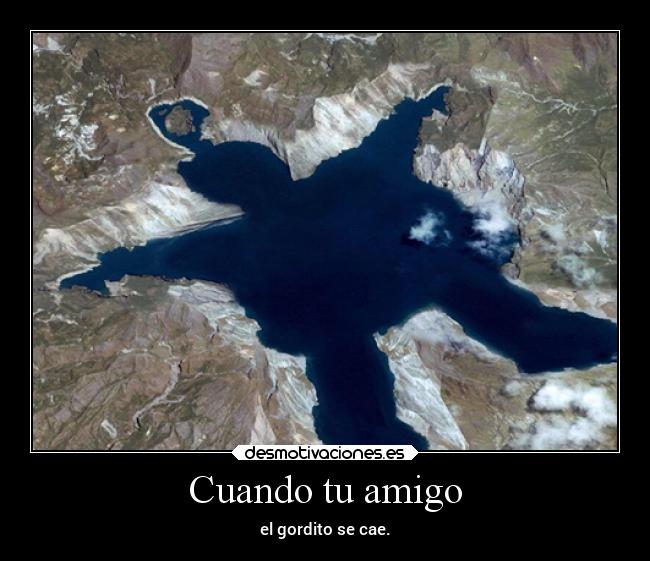 Cuando tu amigo - el gordito se cae.