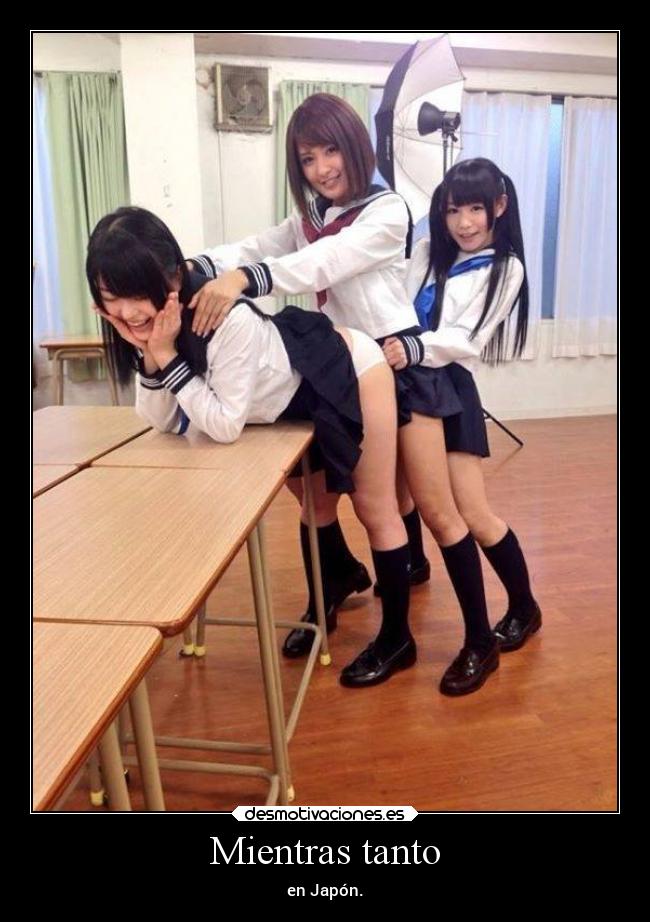 Mientras tanto - en Japón.