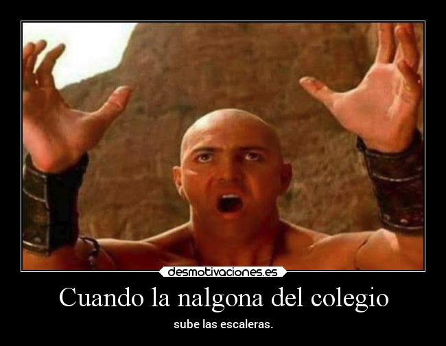 Cuando la nalgona del colegio - sube las escaleras.