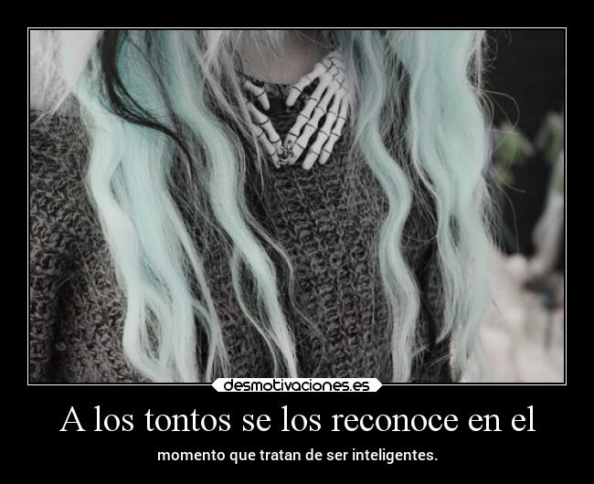 A los tontos se los reconoce en el -