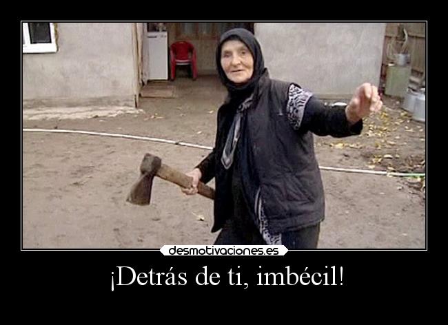 ¡Detrás de ti, imbécil! - 
