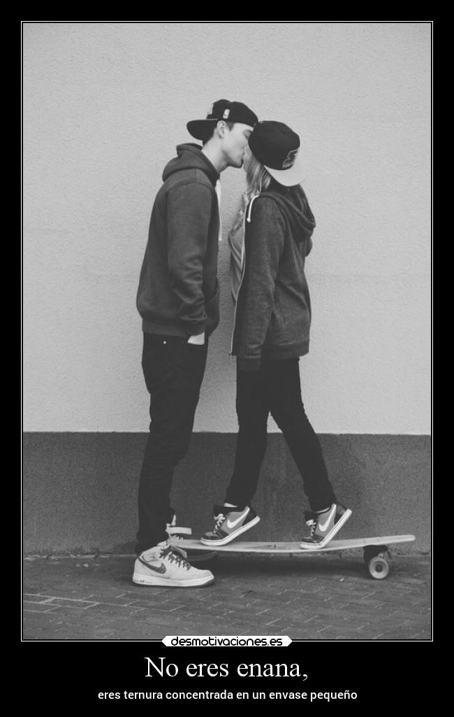 No eres enana, - eres ternura concentrada en un envase pequeño