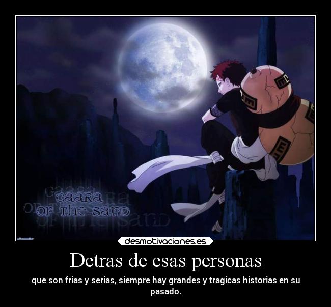 Detras de esas personas -