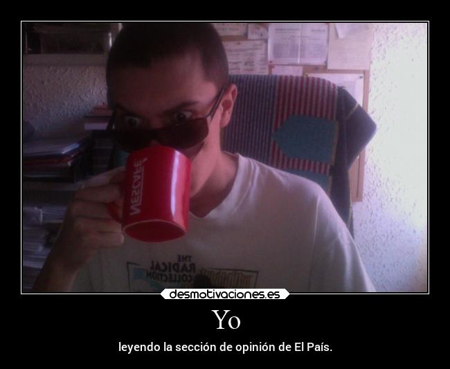 Yo - leyendo la sección de opinión de El País.