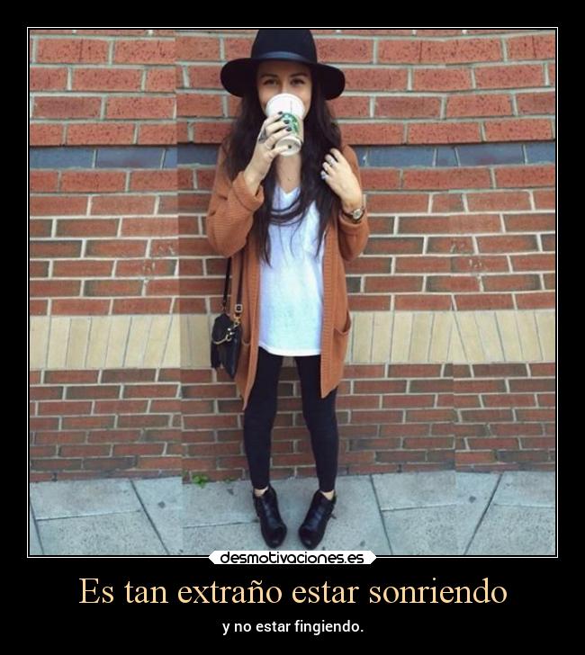 Es tan extraño estar sonriendo - 