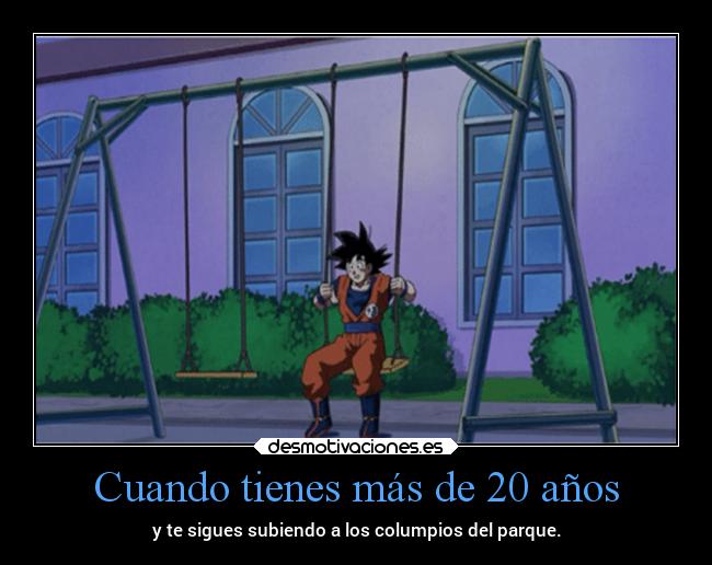 Cuando tienes más de 20 años - y te sigues subiendo a los columpios del parque.