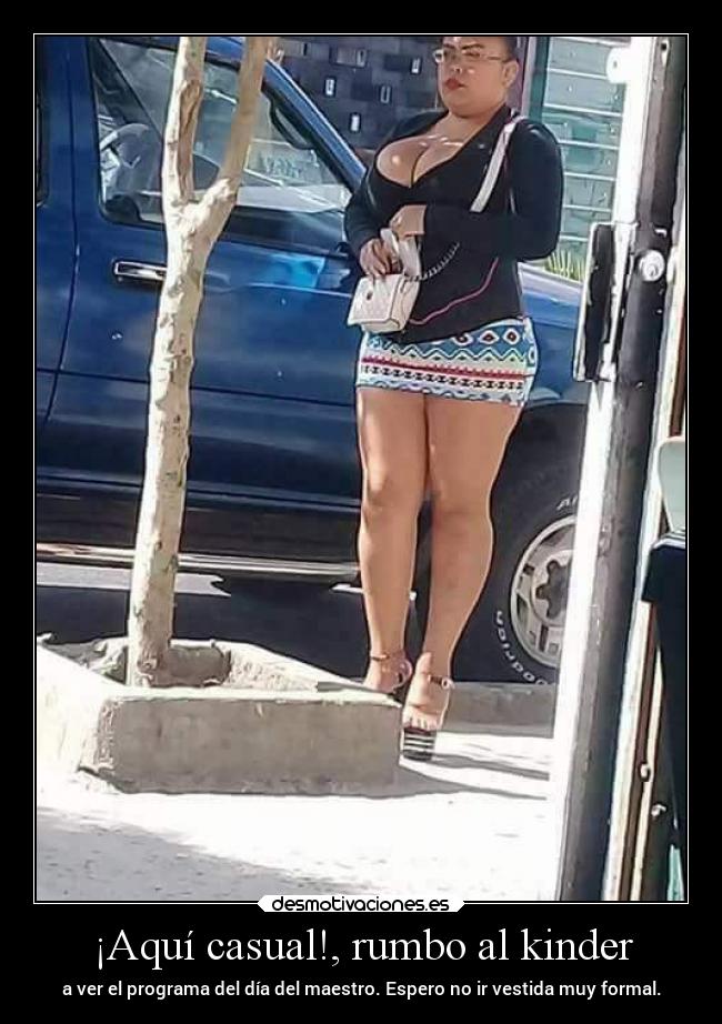 ¡Aquí casual!, rumbo al kinder - a ver el programa del día del maestro. Espero no ir vestida muy formal.