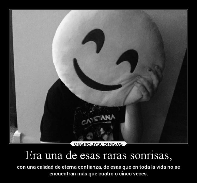 Era una de esas raras sonrisas, - 