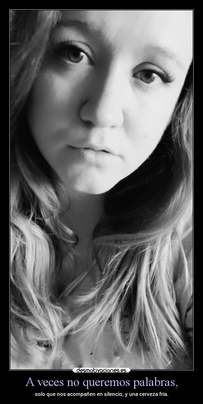 A veces no queremos palabras, - solo que nos acompañen en silencio, y una cerveza fría.