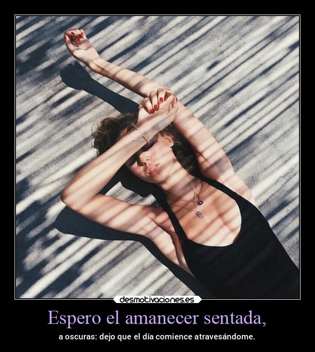 Espero el amanecer sentada, - 