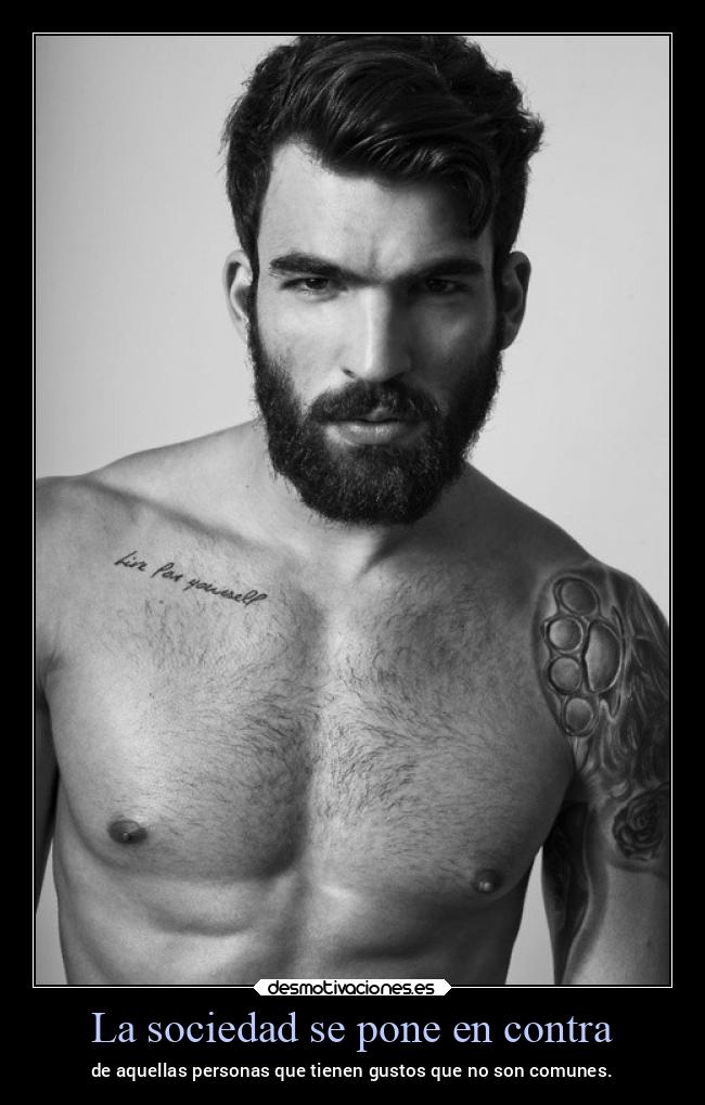 La sociedad se pone en contra - de aquellas personas que tienen gustos que no son comunes.