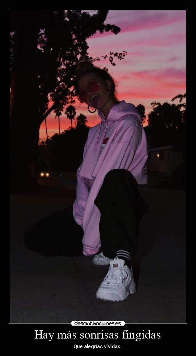 Hay más sonrisas fingidas - 
