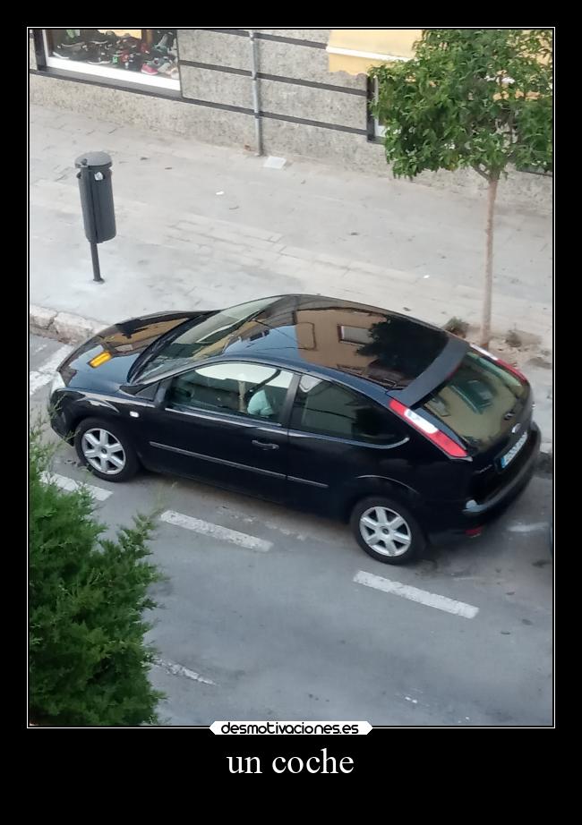 un coche -