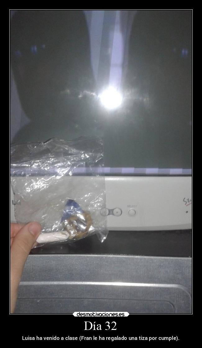 Día 32 - Luisa ha venido a clase (Fran le ha regalado una tiza por cumple).