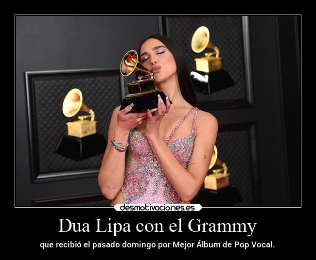 Dua Lipa con el Grammy - que recibió el pasado domingo por Mejor Álbum de Pop Vocal.