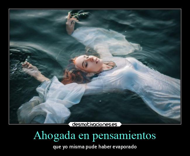 Ahogada en pensamientos -