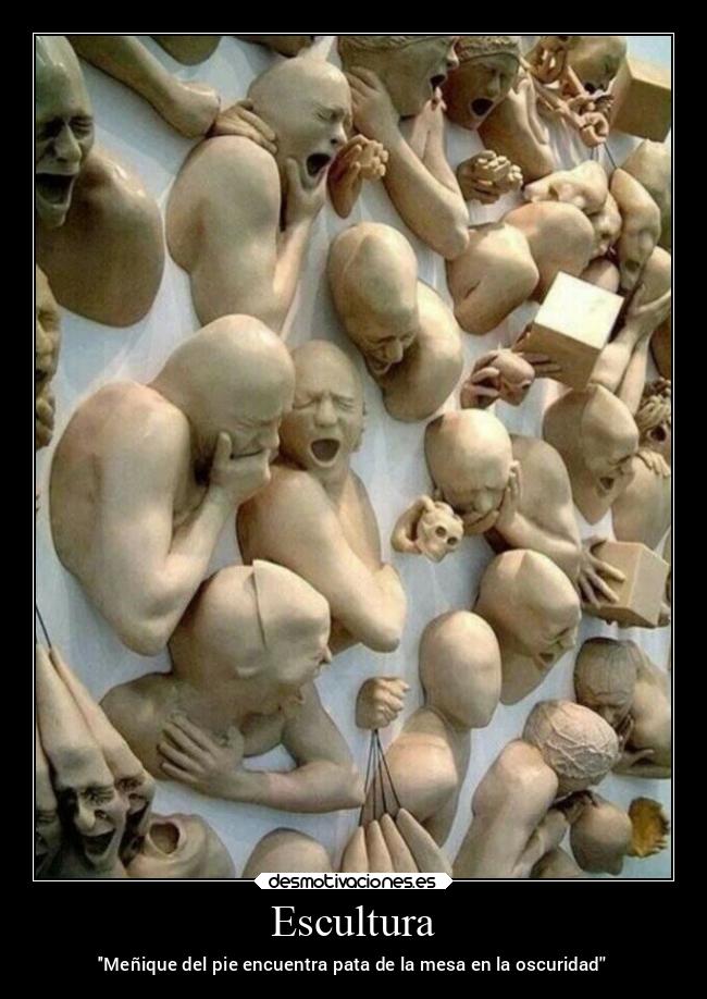 Escultura - Meñique del pie encuentra pata de la mesa en la oscuridad