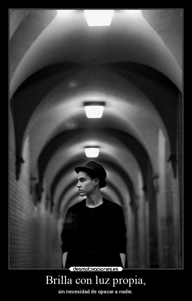 Brilla con luz propia, - 