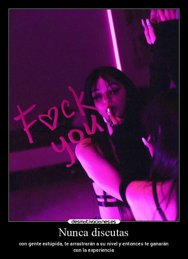 Nunca discutas - con gente estúpida, te arrastrarán a su nivel y entonces te ganarán
con la experiencia